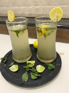 मिंट लेमनेड(Mint lemonade recipe in hindi) रेसिपी मुख्य फोटो