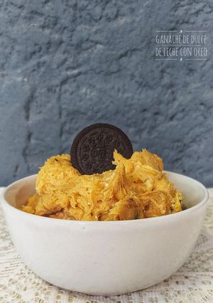 Una foto de Ganache de dulce de leche con oreo