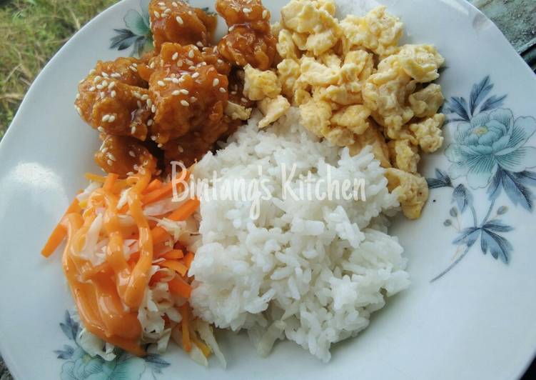 Spicy Chicken Pop with Scramble Eggs + Salad