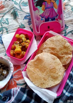 पूरी सब्ज़ी (Puri Sabzi recipe in hindi) रेसिपी मुख्य फोटो