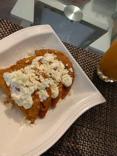 Una foto de Empanadas potosinas a manera de mi mami! 👩🏻‍🍳💕👩🏻‍🍳