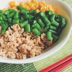 A picture of Japanese Scrambled Chicken Bowl (Tori Soboro Donburi).