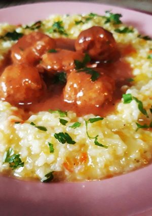 O poză a rețetei Pilaf și chifteluțe de pui marinate 🥘.