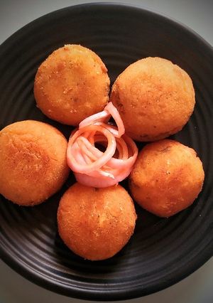A picture of Veg biryani kabab.