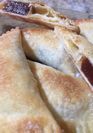 Una foto de Empanadas de queso y membrillo