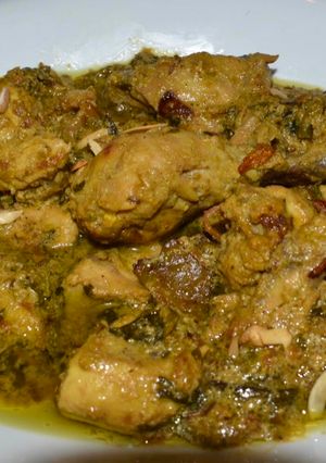 A picture of Green Chicken Curry.