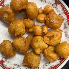 A picture of Urad chana dal vada.