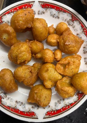 A picture of Urad chana dal vada.