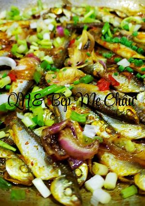 Hình của món Cá linh kho nghệ.