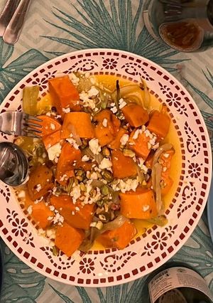 Une photo de Patate douce, fenouil au feta, orange et pistaches (Black🦆garden)
