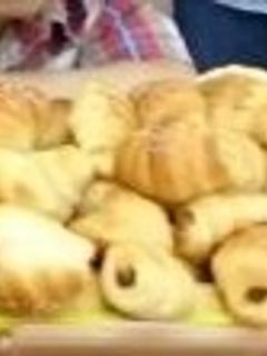 صورة لوصفة كرواسون بالحبنه والسوسيس
