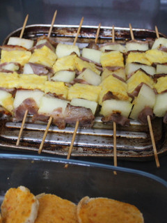 Una foto de Pinchos de sobras de tortilla con melón