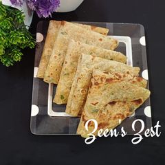 A picture of Methi Rotis.