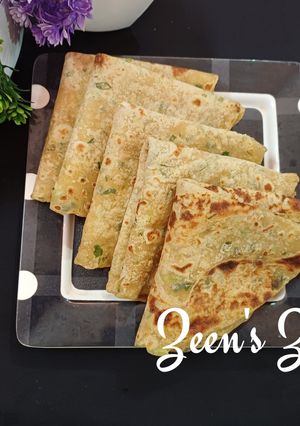 A picture of Methi Rotis.
