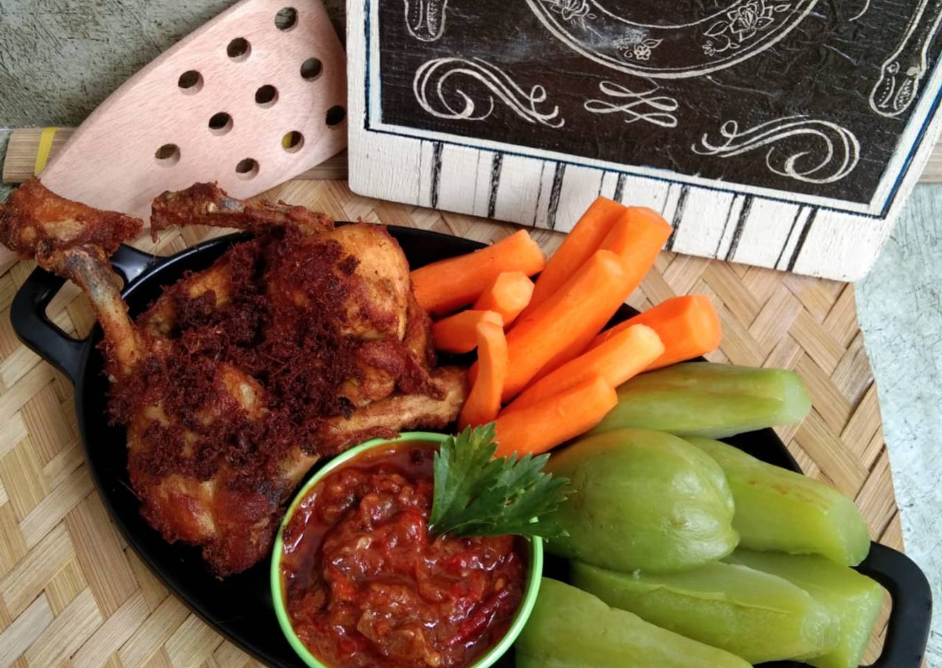 Ayam Goreng Lengkuas Sambal Tomat