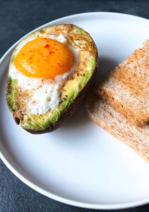 Une photo de Œuf cocotte avocat