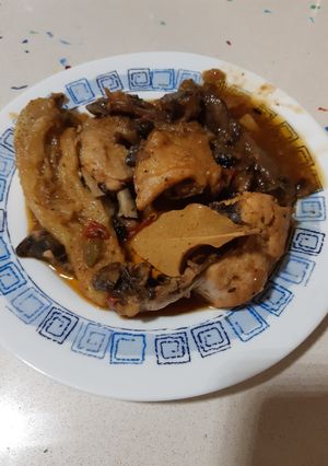 Una foto de Pollo en salsa