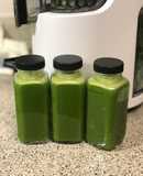 Nước ép cải rổ, ớt chuông, dưa leo, cam và bông cải