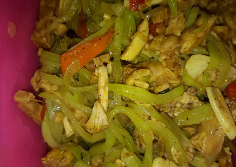 Cah waluh(labu) tempe ayam suwir enak'reunyah'ngeunah'seuhah😉😊