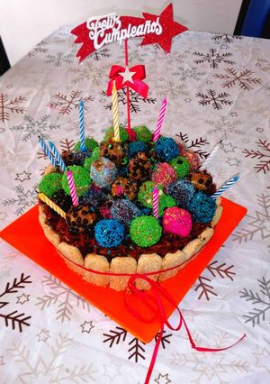 Una foto de Torta con trufas para cumpleaños