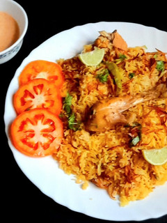 A picture of Chicken Yakhni Pulao.