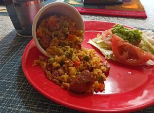 Una foto de Cascada de arroz con chorizos