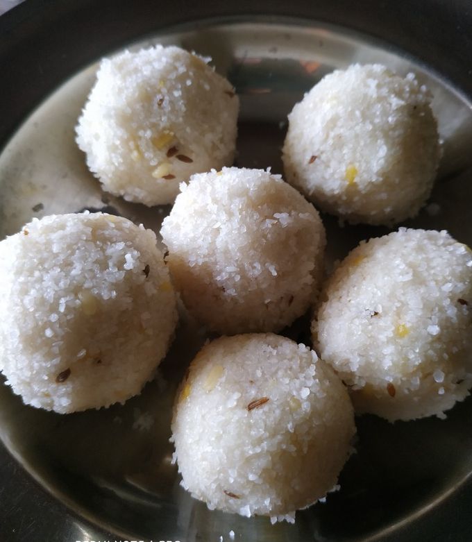 A picture of Unddralu (Raw Rice Rava Balls).