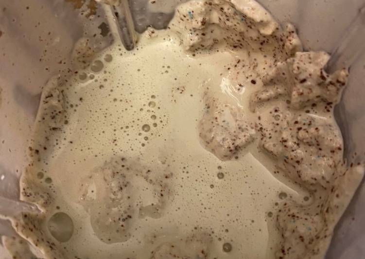 Steps to Make Homemade M&amp;M milk shake