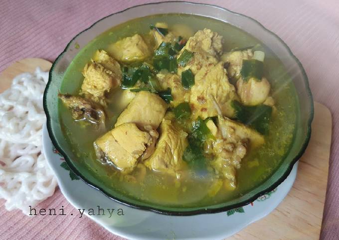 Soup dada ayam kuah kuning