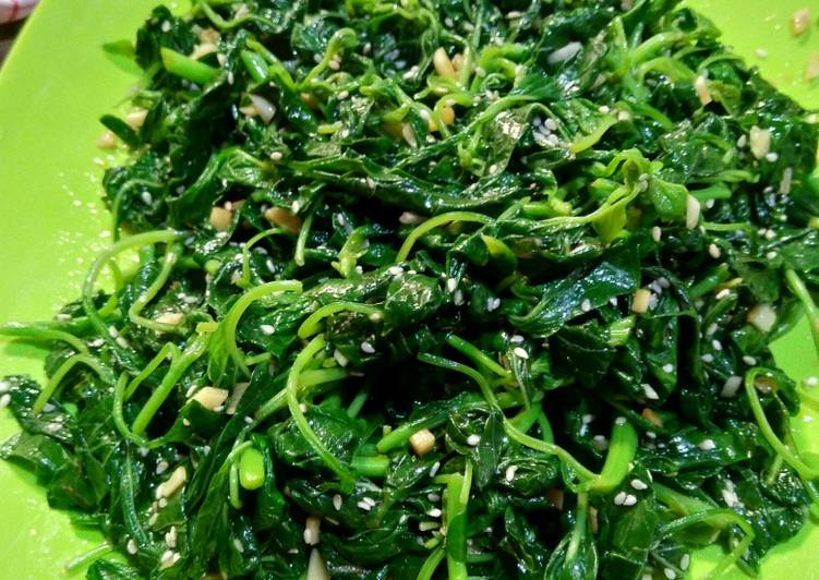 Korean Sesame Garlic Spinach