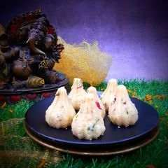 A picture of Rasmalai modak.