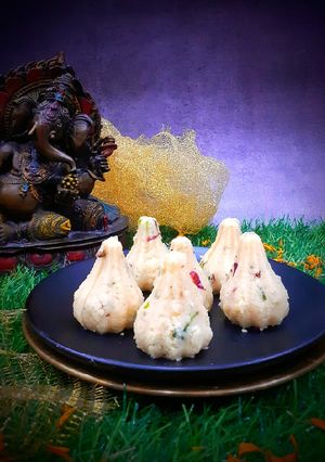A picture of Rasmalai modak.