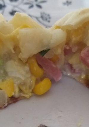Una foto de Relleno de empanadas de choclo y salchichas