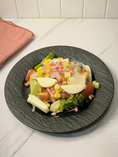 Foto resep Vegetable Pomegranate Salad (Salad Sayur Buah Delima)