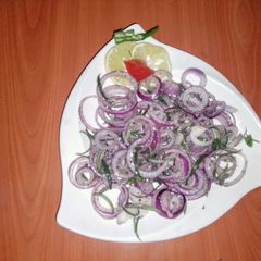 A picture of Fresh rosemary & onion salad 🥗🧅.