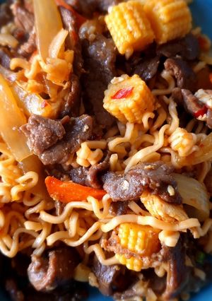 A picture of Spicy beef noodles.