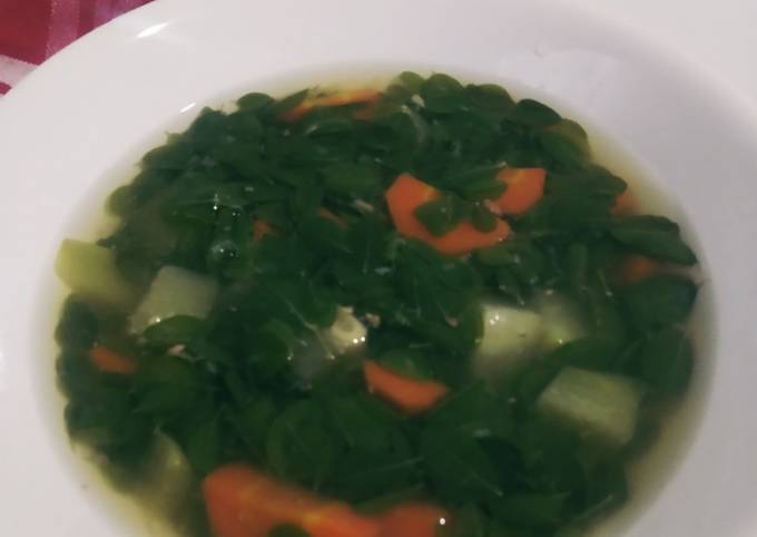 Langkah Mudah untuk Membuat Sayur bening daun kelor yang Lezat