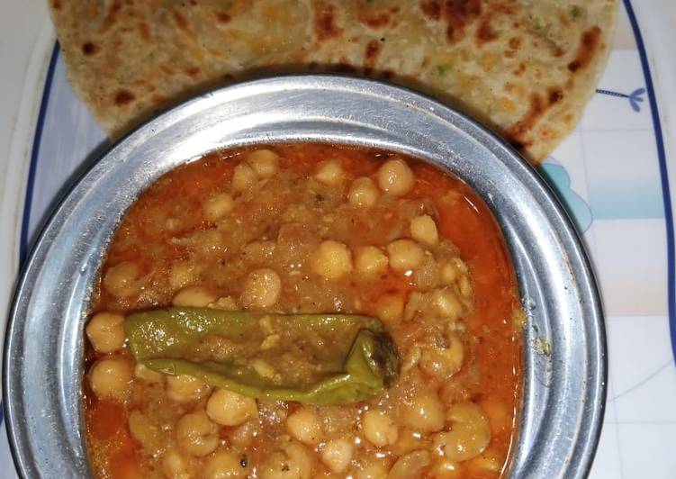 Recipe of Homemade Chickpeas Gravy with Paratha