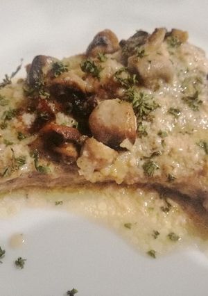 A picture of Mushroom pork chops.