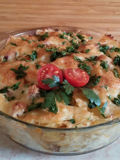 Sonkás-kolbászos-sajtos tészta recept fotója