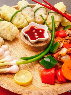 A picture of Steamed Chicken Cabbage Rolls.