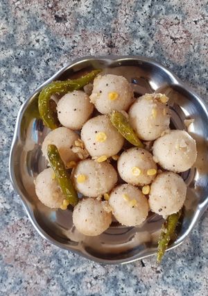 A picture of Rava balls/ semolina balls.
