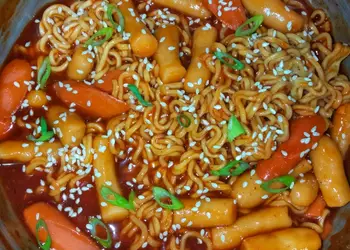 Masakan Unik RABOKKI (Ramen Tteokbokki) Nikmat Lezat