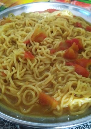 મેગી (Maggi Recipe In Gujarati) રેસીપી મુખ્ય ફોટો