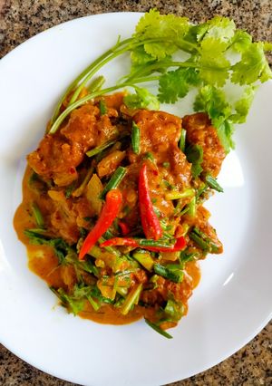 รูปของ ผัดผงกะหรี่หมูกรอบ