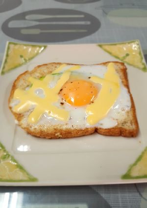 รูปของ Avocado Egg-In-A-Hole