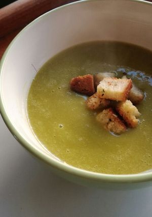 Una foto de Crema de arvejas verdes partidas