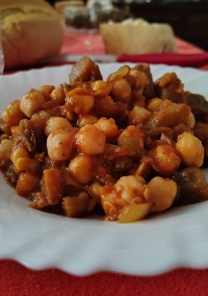 Una foto de Garbanzos con berenjenas 🍆🍆