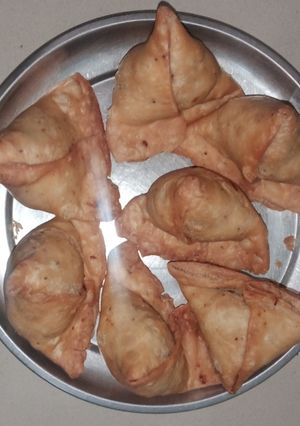 समोसे (samose recipe in Hindi) रेसिपी मुख्य फोटो
