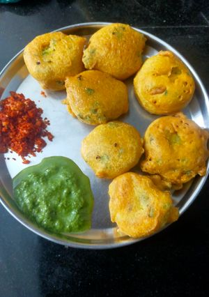 A picture of Batata Vada.